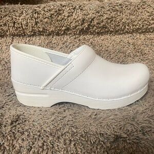 Dansko Professional Clog Women’s Narrow Size 38 or US sizing 7.5-8
